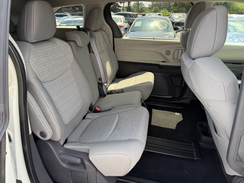 Toyota Sienna LE 8-Passenger 2021
