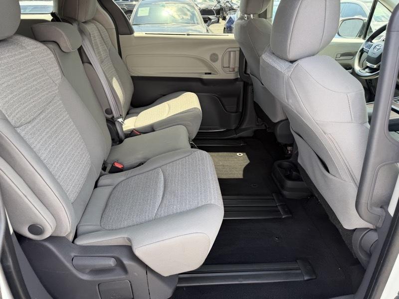 Toyota Sienna LE 8-Passenger 2021