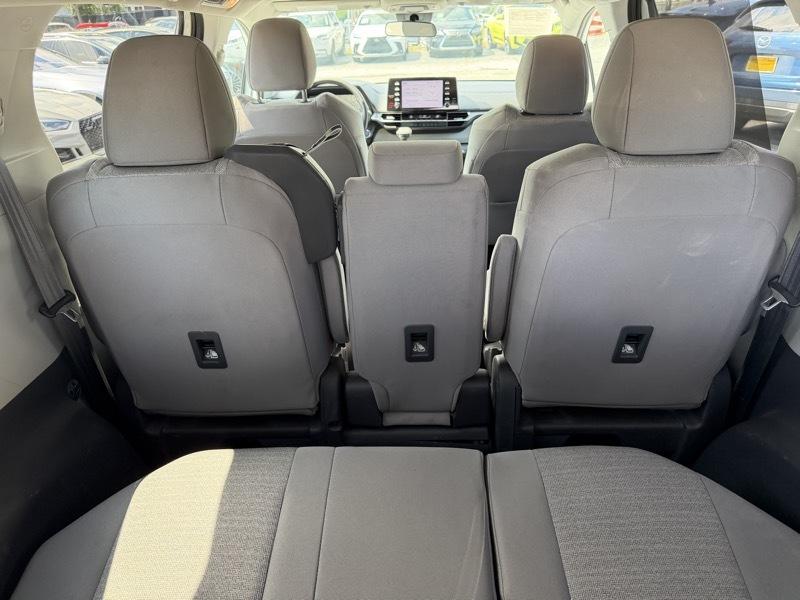 Toyota Sienna LE 8-Passenger 2021