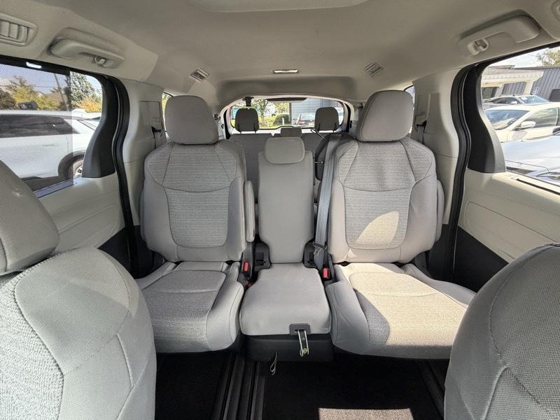 Toyota Sienna LE 8-Passenger 2021