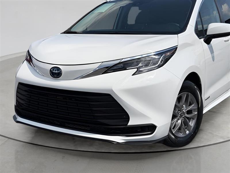 Toyota Sienna LE 8-Passenger 2021
