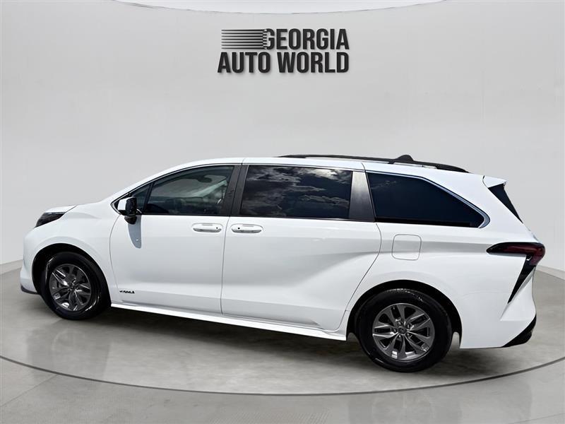 Toyota Sienna LE 8-Passenger 2021