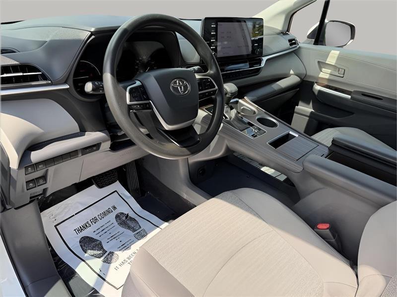 Toyota Sienna LE 8-Passenger 2021