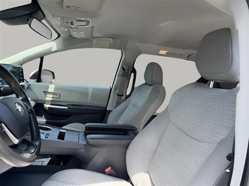 Toyota Sienna LE 8-Passenger 2021
