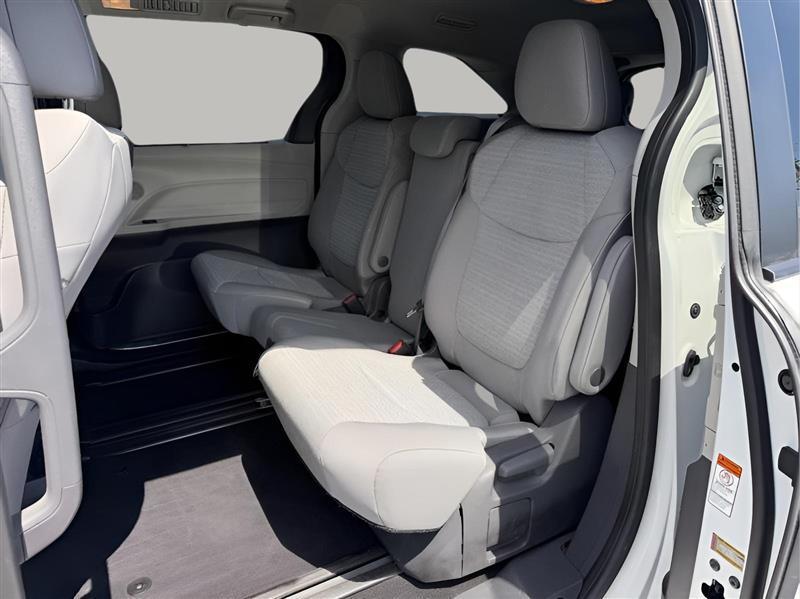 Toyota Sienna LE 8-Passenger 2021
