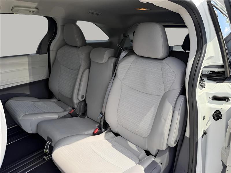 Toyota Sienna LE 8-Passenger 2021