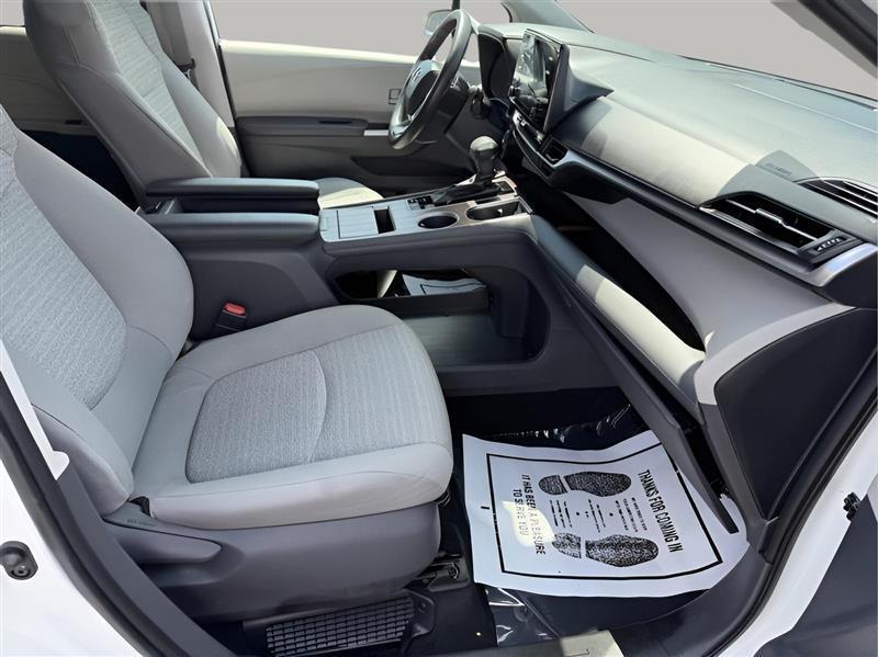 Toyota Sienna LE 8-Passenger 2021