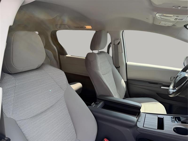 Toyota Sienna LE 8-Passenger 2021