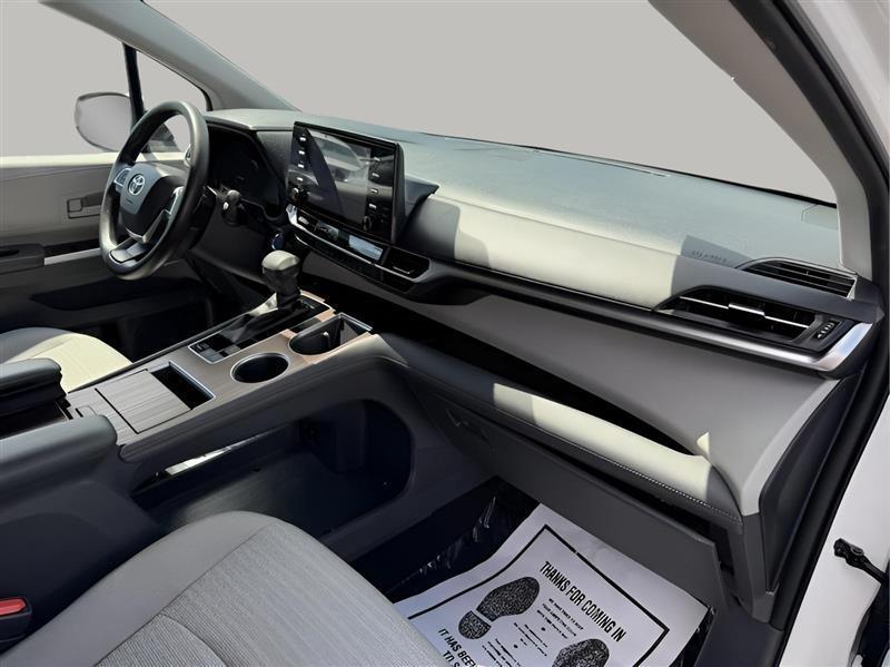 Toyota Sienna LE 8-Passenger 2021