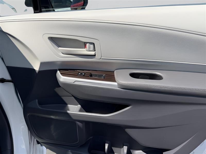 Toyota Sienna LE 8-Passenger 2021