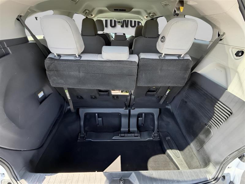 Toyota Sienna LE 8-Passenger 2021