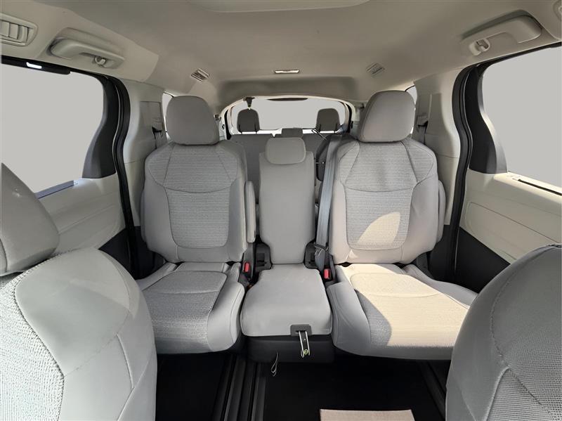 Toyota Sienna LE 8-Passenger 2021