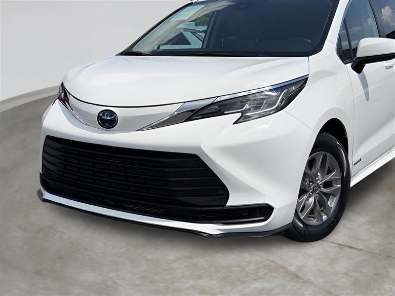 Toyota Sienna LE 8-Passenger 2021