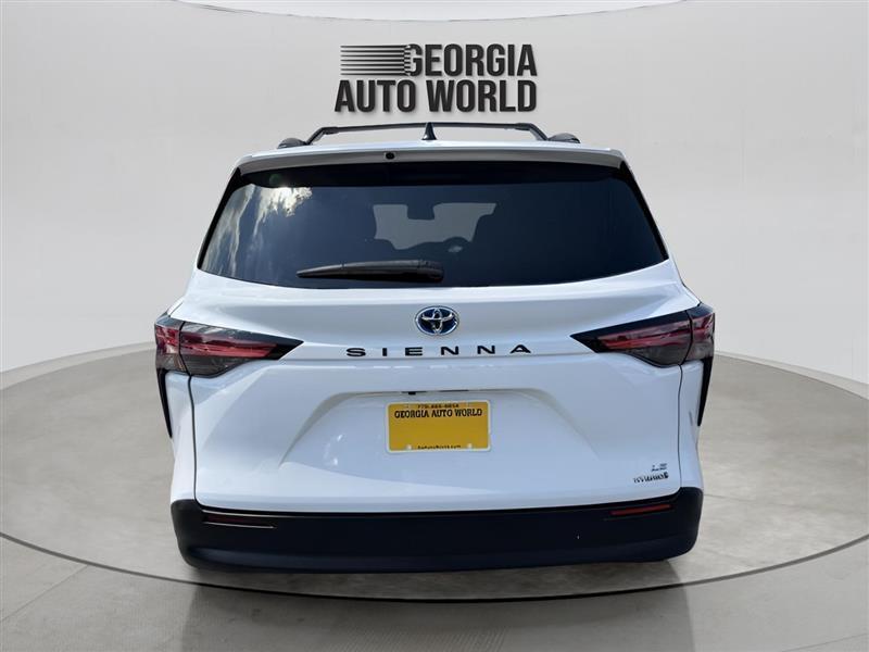 Toyota Sienna LE 8-Passenger 2021