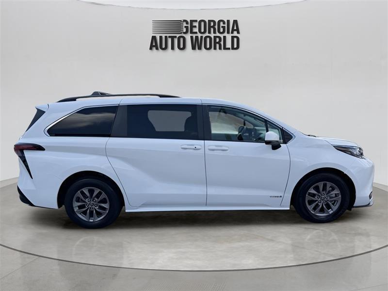 Toyota Sienna LE 8-Passenger 2021