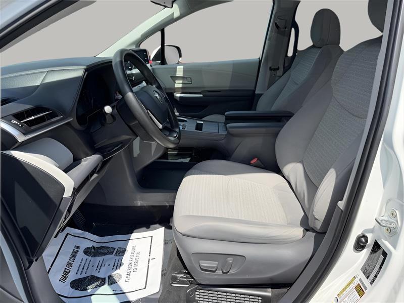 Toyota Sienna LE 8-Passenger 2021