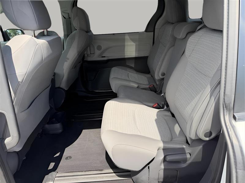 Toyota Sienna LE 8-Passenger 2021