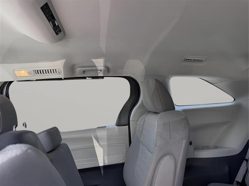 Toyota Sienna LE 8-Passenger 2021