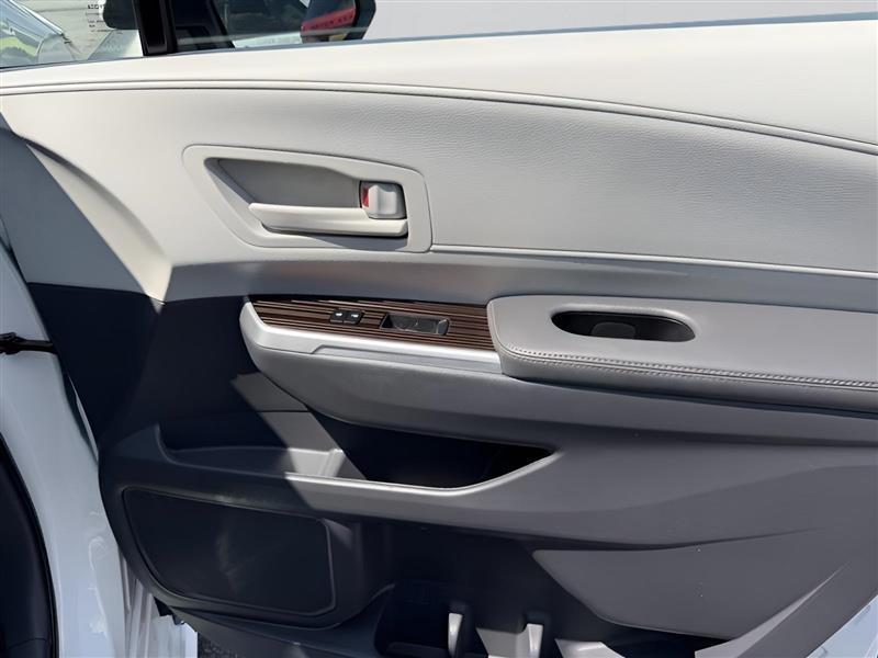 Toyota Sienna LE 8-Passenger 2021