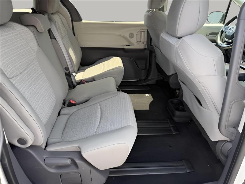 Toyota Sienna LE 8-Passenger 2021