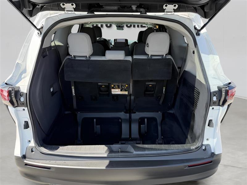 Toyota Sienna LE 8-Passenger 2021