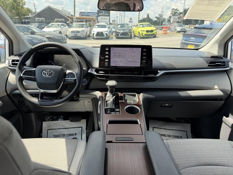 Toyota Sienna LE 8-Passenger 2021