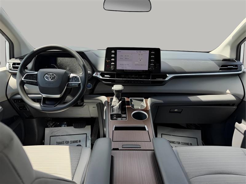 Toyota Sienna LE 8-Passenger 2021