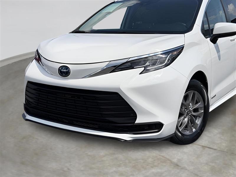 Toyota Sienna LE 8-Passenger 2021