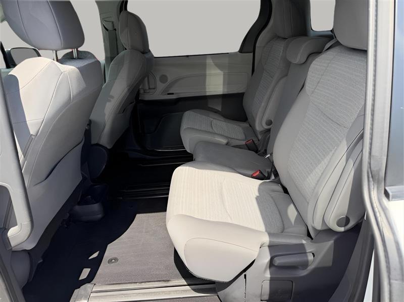 Toyota Sienna LE 8-Passenger 2021