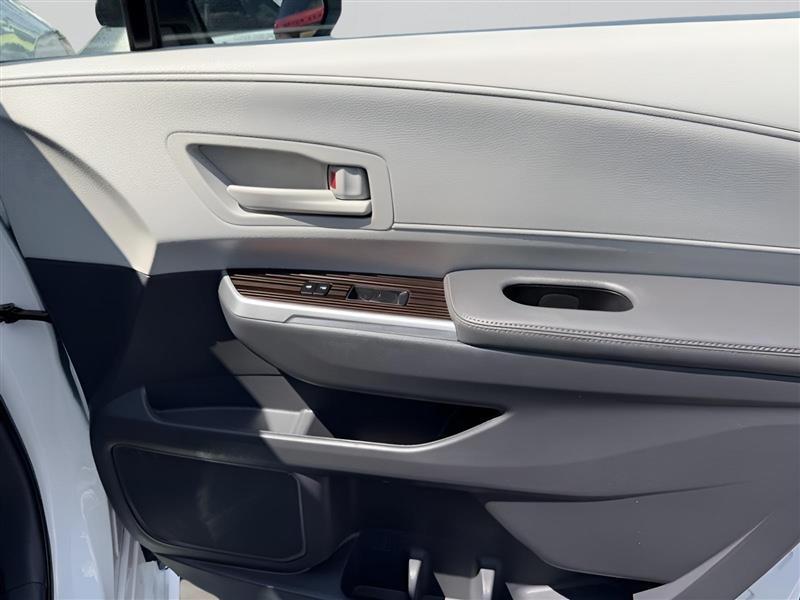 Toyota Sienna LE 8-Passenger 2021