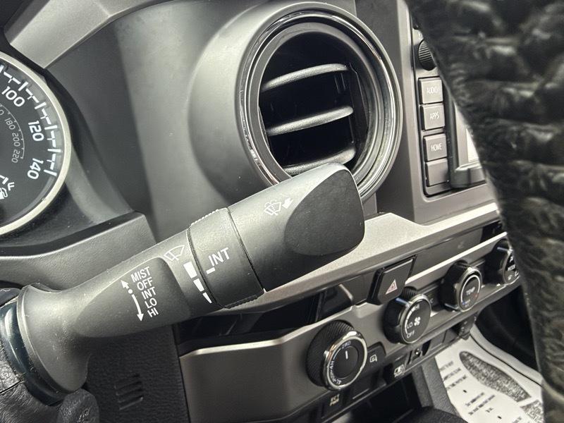 Toyota Tacoma 4WD Double Cab V6 AT (Natl) 2018