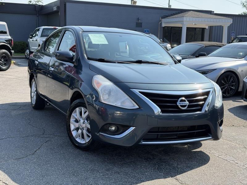 Nissan Versa SV 4D Sedan 2016