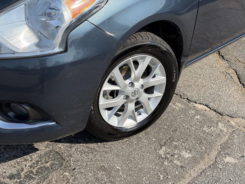 Nissan Versa SV 4D Sedan 2016