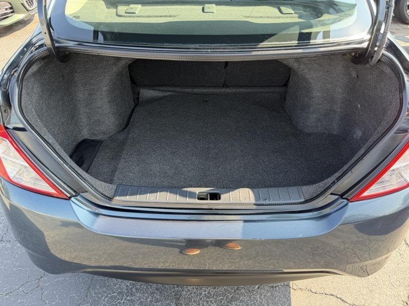 Nissan Versa SV 4D Sedan 2016