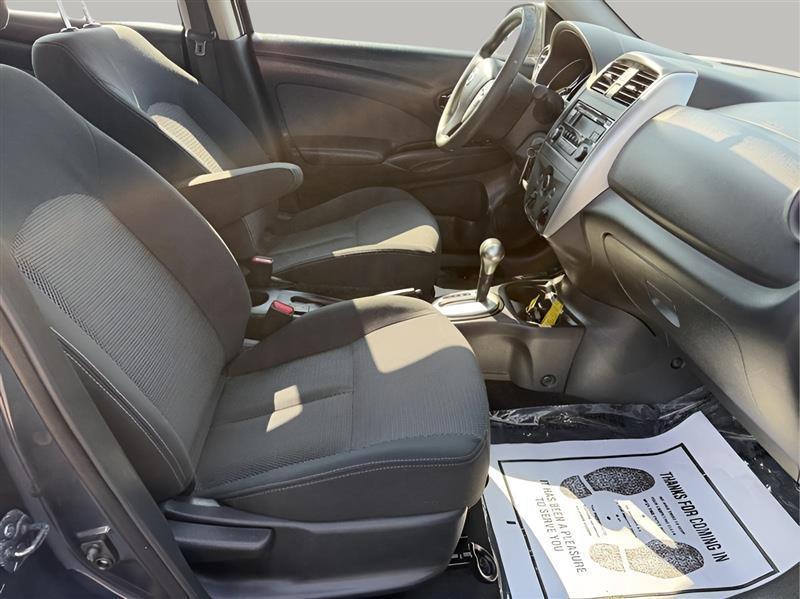 Nissan Versa SV 4D Sedan 2016