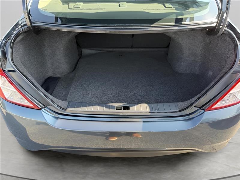Nissan Versa SV 4D Sedan 2016