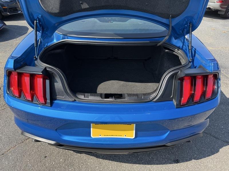 Ford Mustang EcoBoost Coupe 2021