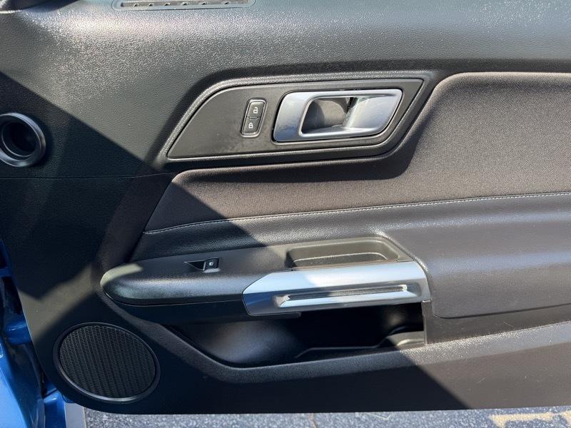 Ford Mustang EcoBoost Coupe 2021