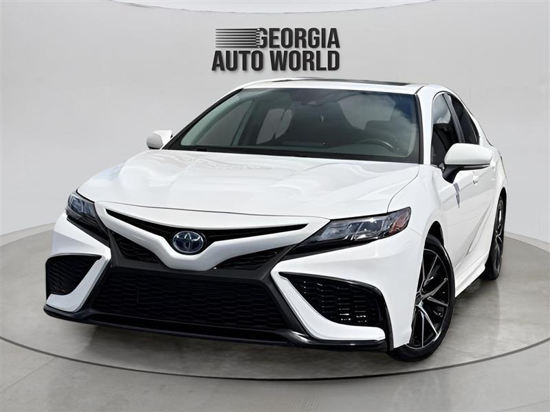 Toyota Camry Hybrid SE 2022