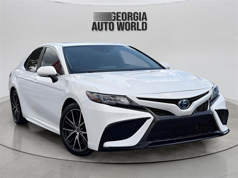 Toyota Camry Hybrid SE 2022