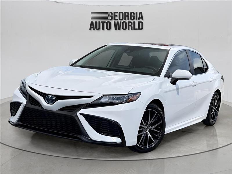 Toyota Camry Hybrid SE 2022