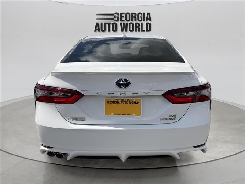 Toyota Camry Hybrid SE 2022