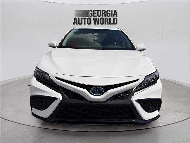 Toyota Camry Hybrid SE 2022