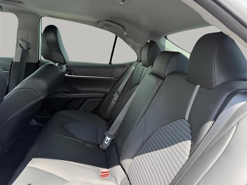 Toyota Camry Hybrid SE 2022
