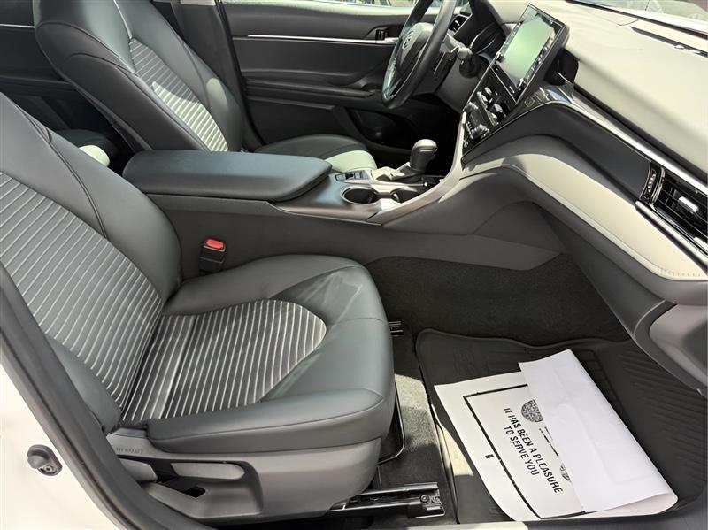 Toyota Camry Hybrid SE 2022