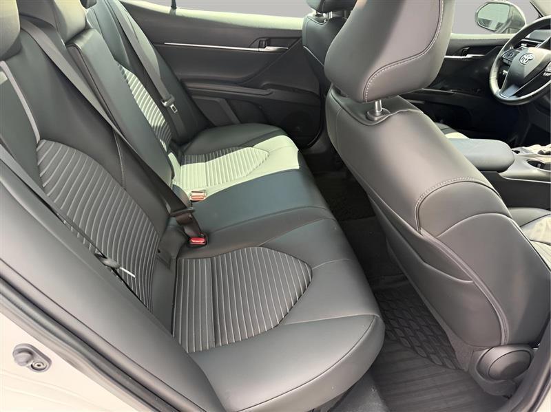 Toyota Camry Hybrid SE 2022
