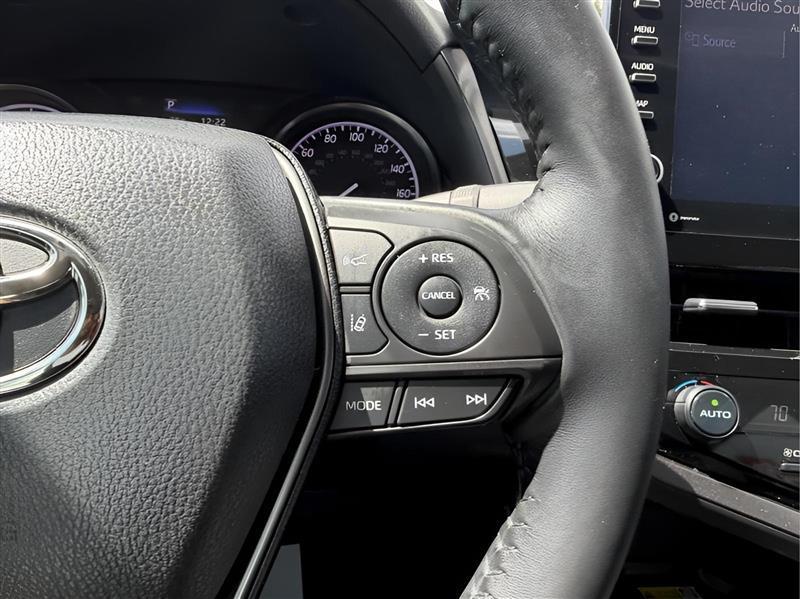Toyota Camry Hybrid SE 2022