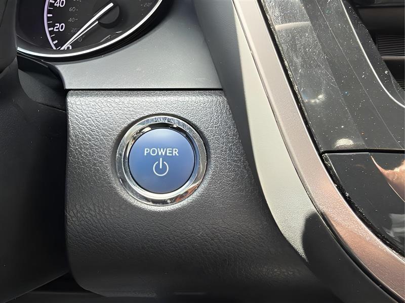 Toyota Camry Hybrid SE 2022
