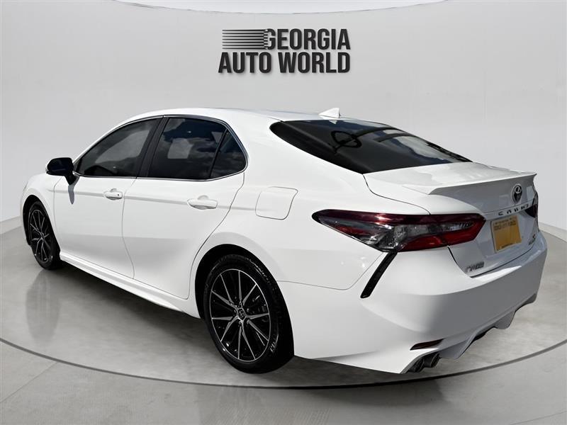 Toyota Camry Hybrid SE 2022