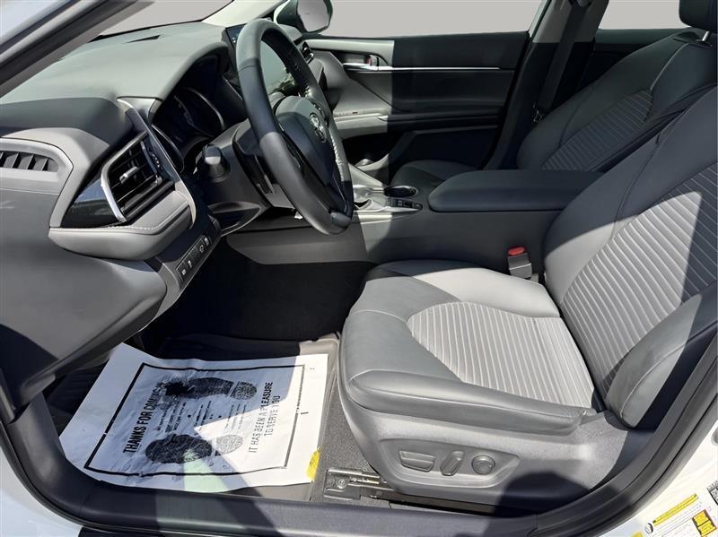 Toyota Camry Hybrid SE 2022